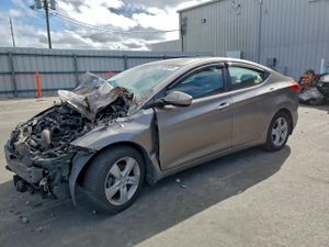 Hyundai Elantra GLS 1.8L 4 2013
