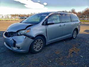 Toyota Sienna XLE 3.5L 6 2014