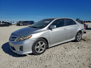 Toyota Corolla BASE 1.8L 4 2011