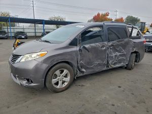 Toyota Sienna LE 3.5L 6 2013