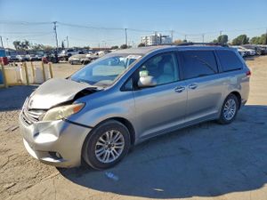 Toyota Sienna XLE 3.5L 6 2011