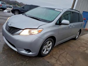 Toyota Sienna LE 3.5L 6 2014