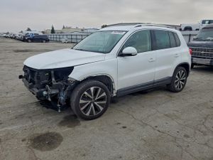 Volkswagen Tiguan S 2.0L 4 2014