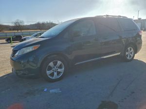 Toyota Sienna LE 3.5L 6 2011