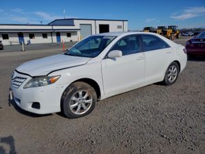 Toyota Camry BASE 2.5L 4 2011