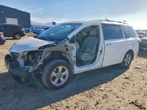 Toyota Sienna LE 3.5L 6 2015