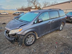 Toyota Sienna XLE 3.5L 6 2015