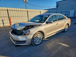 Volkswagen Passat SE 2.0L 4 2013