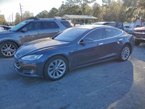 Tesla Model S 2015