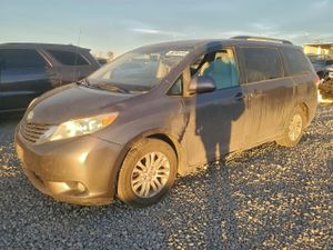 Toyota Sienna XLE 3.5L 6 2012