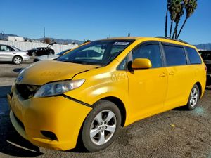 Toyota Sienna LE 3.5L 6 2014