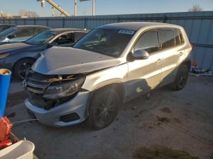 Volkswagen Tiguan S 2.0L 4 2014