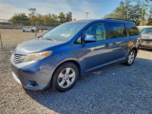 Toyota Sienna LE 3.5L 6 2015