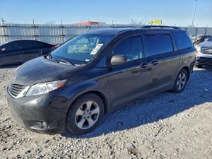 Toyota Sienna LE 3.5L 6 2013
