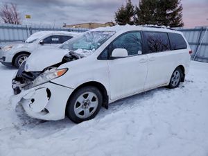 Toyota Sienna LE 3.5L 6 2012