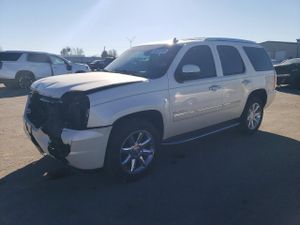 GMC Yukon DENALI 6.2L 8 2013