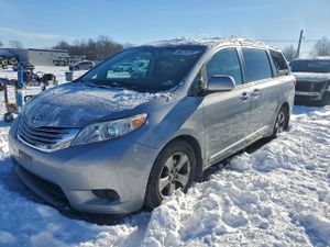 Toyota Sienna LE 3.5L 6 2015