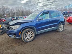 Volkswagen Tiguan S 2.0L 4 2014