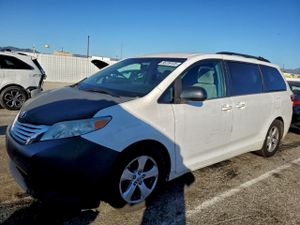 Toyota Sienna LE 3.5L 6 2015