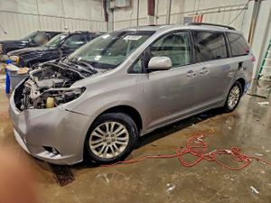 Toyota Sienna XLE 3.5L 6 2011