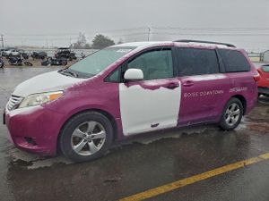 Toyota Sienna LE 3.5L 6 2015