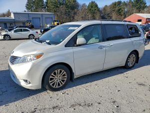 Toyota Sienna XLE 3.5L 6 2015