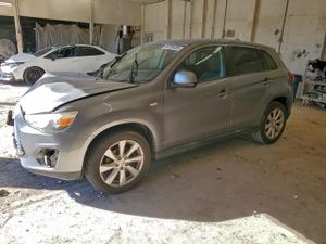 Mitsubishi Outlander ES 2.0L 4 2014