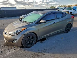 Hyundai Elantra GLS 1.8L 4 2013