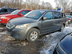 Volkswagen Routan SE 3.8L 6 2010