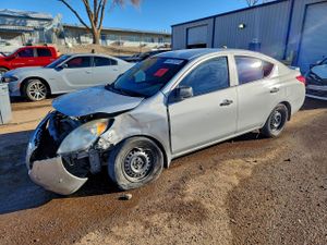 Nissan Versa S 1.6L 4 2014
