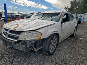Dodge Avenger SE 2.4L 4 2013