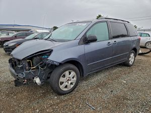 Toyota Sienna CE 3.5L 6 2010