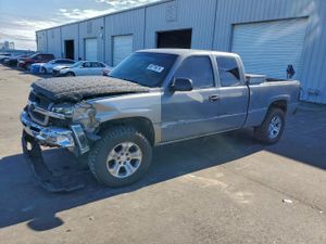 Chevrolet Silverado 1500 C1500 4.8L 8 2003