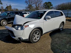 Mitsubishi Outlander SE 2.4L 4 2015