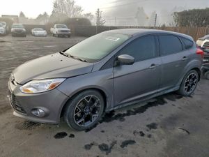 Ford Focus SE 2.0L 4 2012