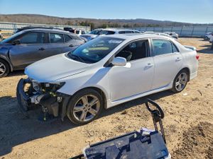 Toyota Corolla BASE 1.8L 4 2013