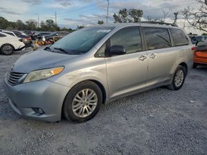 Toyota Sienna XLE 3.5L 6 2011