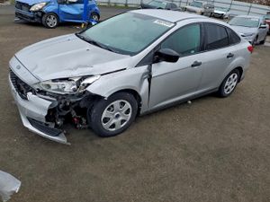 Ford Focus S 2.0L 4 2015