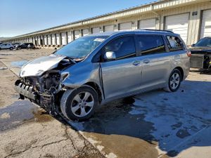 Toyota Sienna LE 3.5L 6 2015
