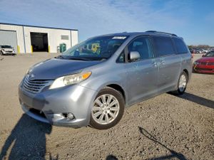 Toyota Sienna XLE 3.5L 6 2011