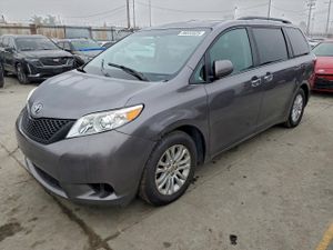 Toyota Sienna XLE 3.5L 6 2015