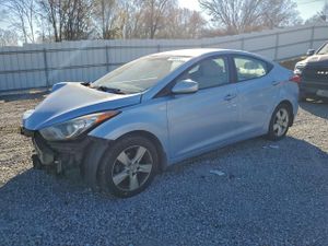 Hyundai Elantra GLS 1.8L 4 2013