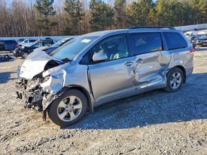 Toyota Sienna LE 3.5L 6 2013