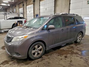 Toyota Sienna LE 3.5L 6 2014