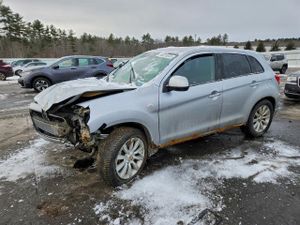 Mitsubishi Outlander SE 2.0L 4 2011