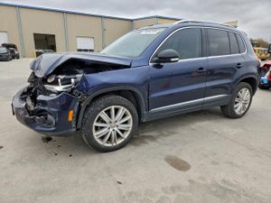 Volkswagen Tiguan S 2.0L 4 2015