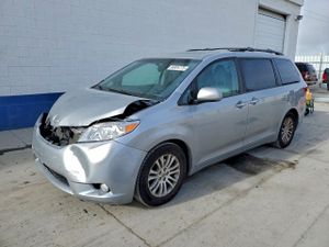 Toyota Sienna XLE 3.5L 6 2015