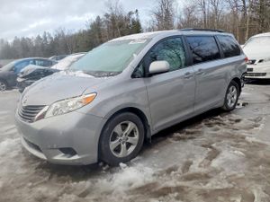 Toyota Sienna LE 3.5L 6 2012
