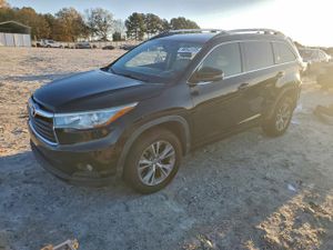 Toyota Highlander LE 3.5L 6 2015