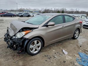 Hyundai Elantra GLS 1.8L 4 2013